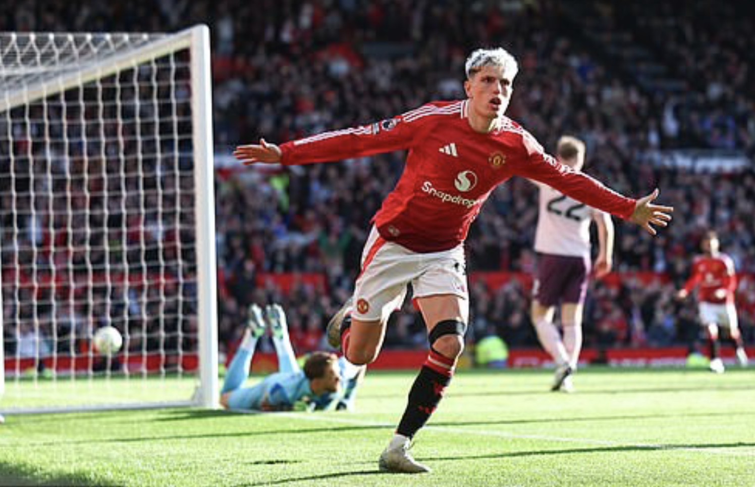 Ngược d&ograve;ng hạ Brentford s&acirc;n nh&agrave;, Man United trở lại... Top 10 Ngoại hạng Anh- Ảnh 4.