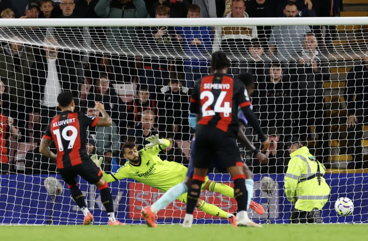 Thảm họa ph&ograve;ng ngự, Arsenal thua sốc Bournemouth- Ảnh 5.