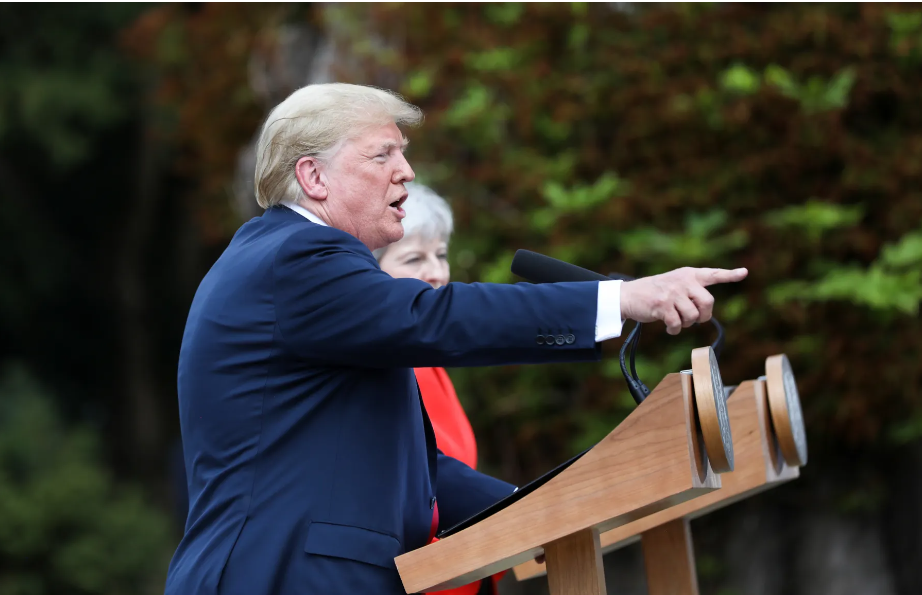 Cựu Tổng thống Mỹ Donald Trump b&aacute;c nghi vấn hủy một số sự kiện v&igrave; kiệt sức. Ảnh: Bloomberg