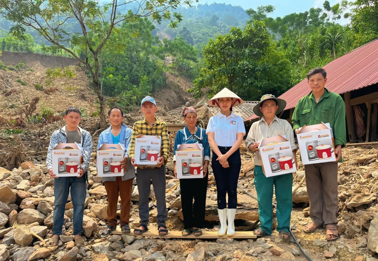 Chuyến đi t&igrave;nh nghĩa của hoa hậu nh&acirc;n &aacute;i Nguyễn Ngọc Hiếu- Ảnh 1.