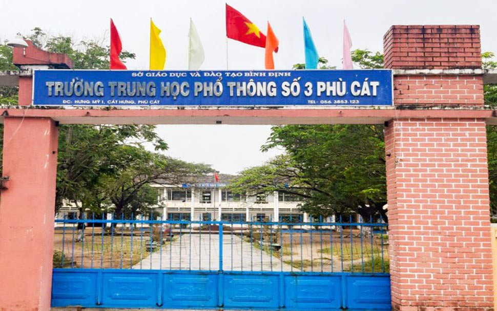 Huy động đ&oacute;ng g&oacute;p sai quy định, một trường học phải th&aacute;o 5 tivi trả phụ huynh