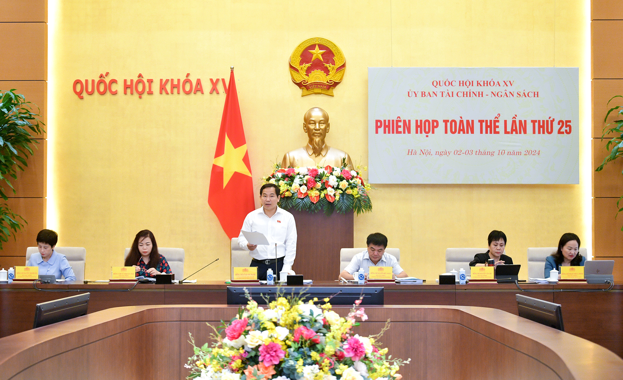 Chưa xem x&eacute;t điều chỉnh tăng lương khu vực c&ocirc;ng, lương hưu trong năm 2025- Ảnh 1.