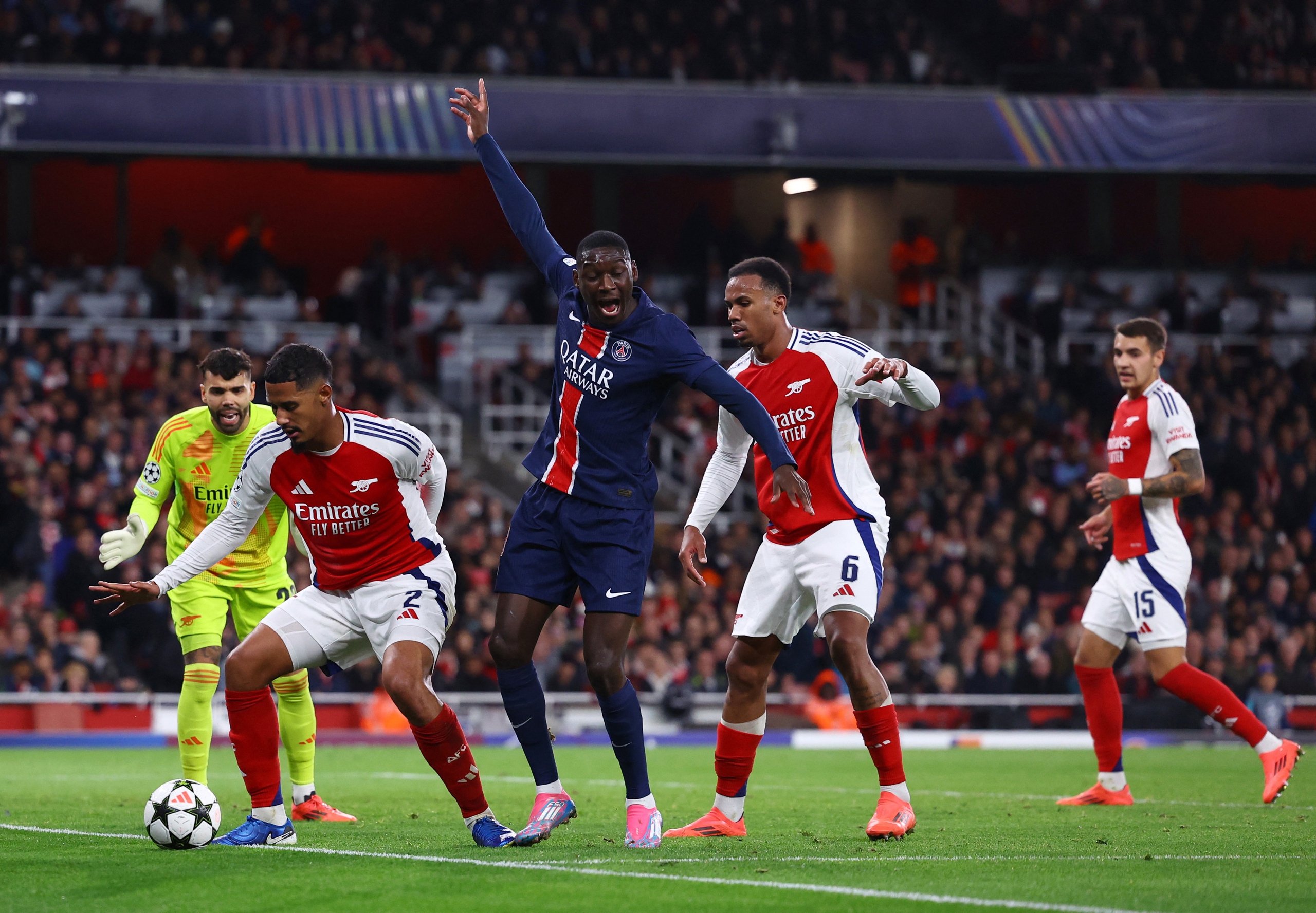 Champions League: Đất dữ chờ "đại gia"- Ảnh 1.