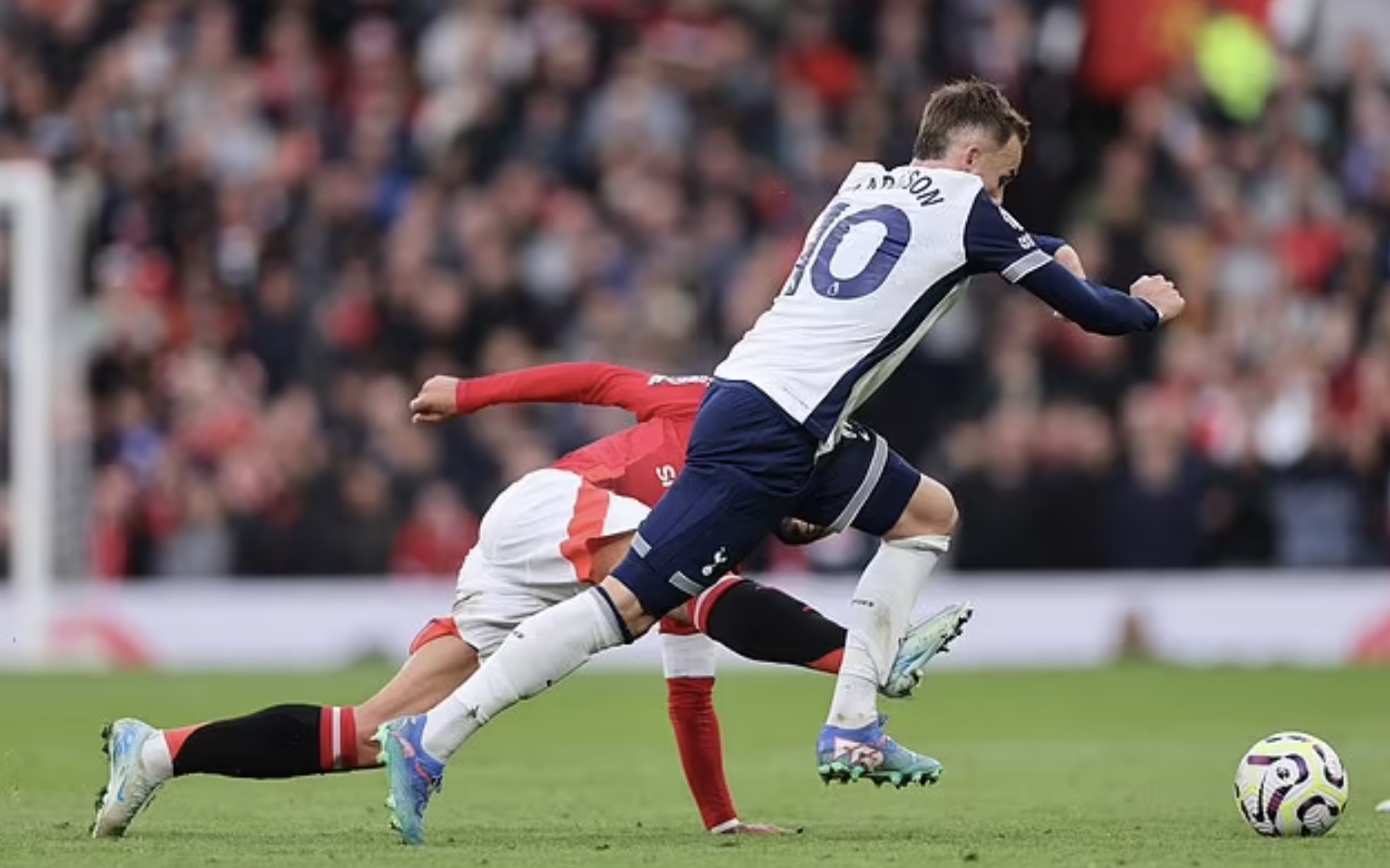 Man United kh&aacute;ng c&aacute;o th&agrave;nh c&ocirc;ng, Bruno Fernandes được hủy thẻ đỏ- Ảnh 1.
