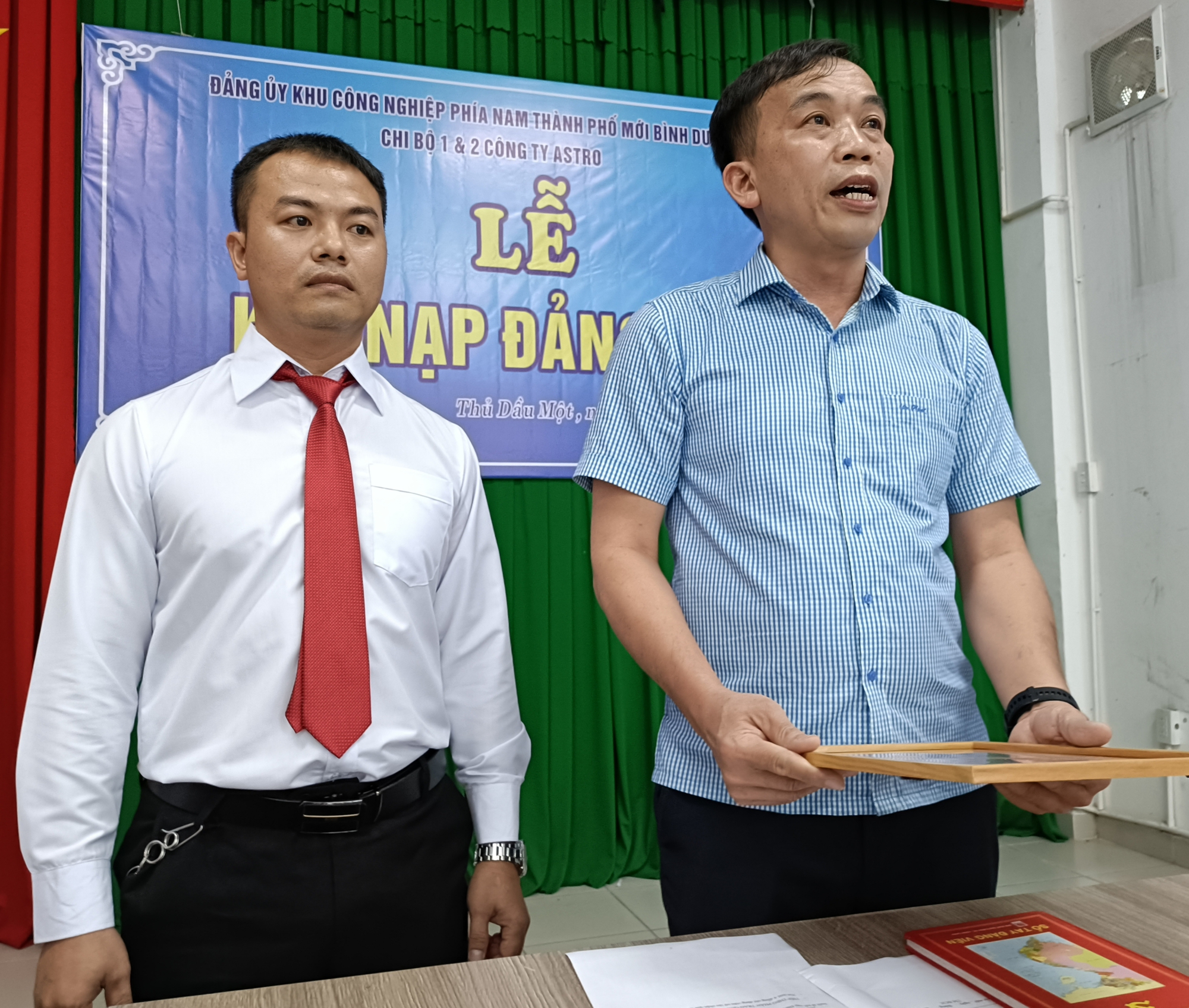 Doanh nghiệp FDI đầu ti&ecirc;n tại B&igrave;nh Dương th&agrave;nh lập chi bộ  vừa kết nạp th&ecirc;m 13 đảng vi&ecirc;n mới- Ảnh 2.