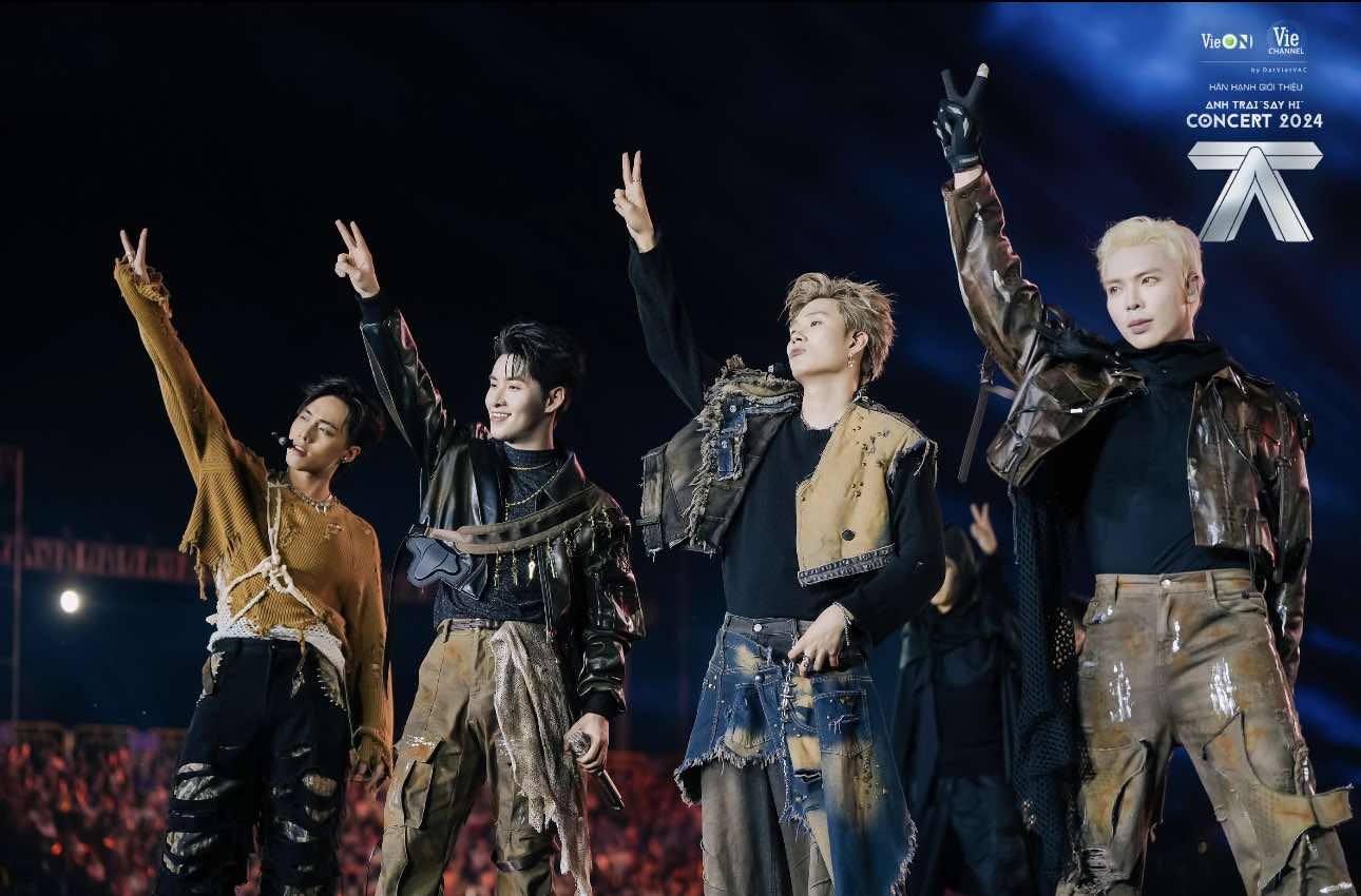 DatVietVAC nhận bằng khen của Bộ VHTT v&agrave; DL tại Đ&ecirc;m 2 "Anh trai say hi" Concert 2024- Ảnh 1.