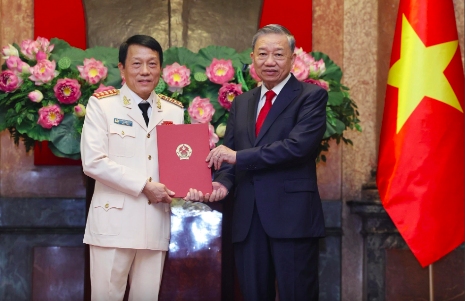 Bộ trưởng Lương Tam Quang v&agrave; Tổng tham mưu trưởng Nguyễn T&acirc;n Cương được thăng qu&acirc;n h&agrave;m Đại tướng- Ảnh 1.