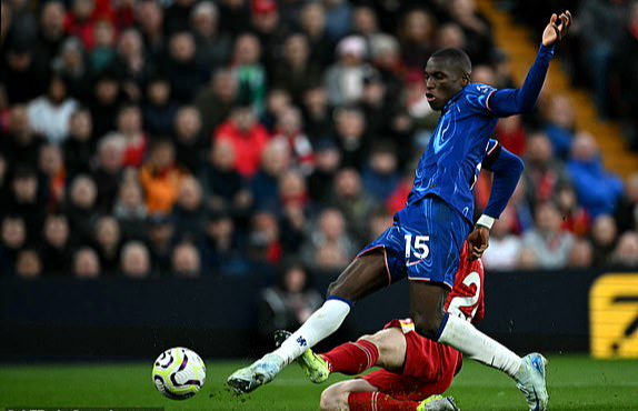 Liverpool quật ngã Chelsea, lấy lại ngôi đầu Ngoại hạng Anh- Ảnh 6.