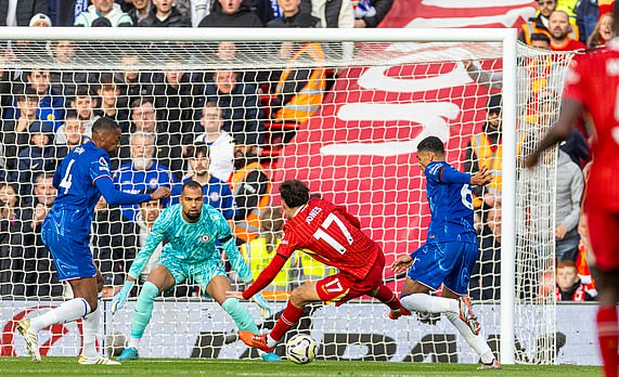 Liverpool quật ngã Chelsea, lấy lại ngôi đầu Ngoại hạng Anh- Ảnh 2.