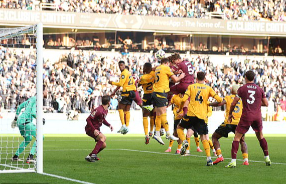 Trắng tay trước Man City, Wolverhampton đổ lỗi VAR và trọng tài- Ảnh 1.