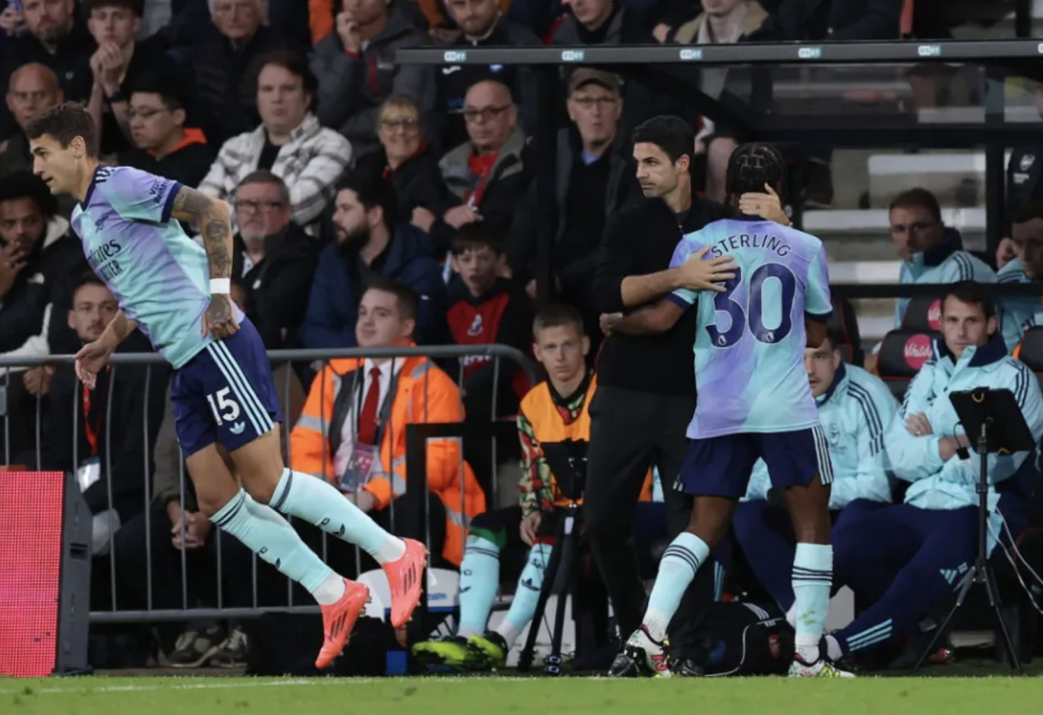 Arsenal bắt đầu đo đếm thiệt hại sau c&uacute; sốc ở Bournemouth- Ảnh 4.