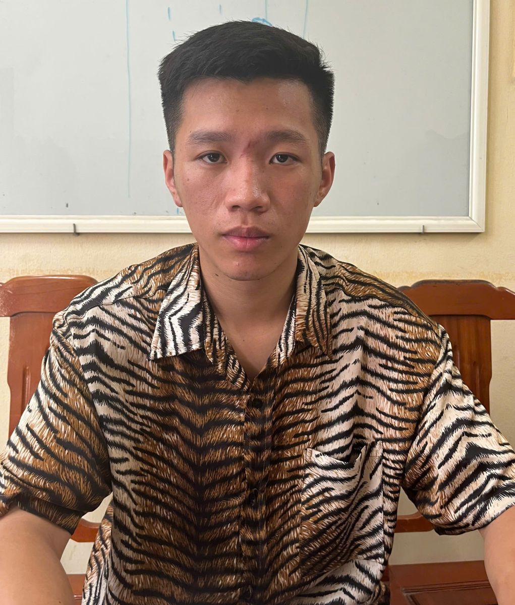 Nam thanh niên lăng mạ cảnh sát- Ảnh 2.
