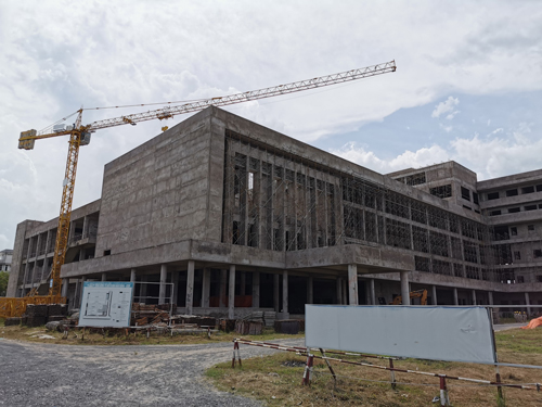 Dự án Bệnh viện Ung bướu TP Cần Thơ “trùm mền” từ tháng 7-2022 Ảnh: CA LINH