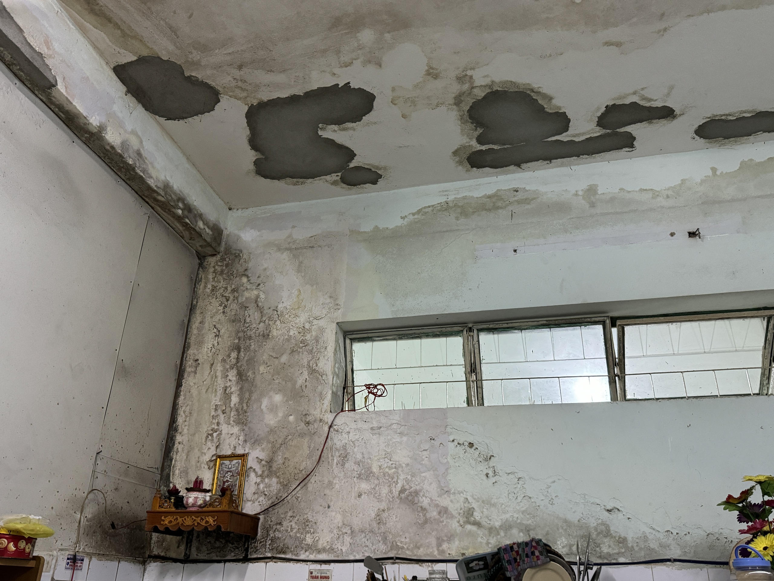 Nơm nớp lo b&ecirc;-t&ocirc;ng rơi tr&uacute;ng đầu trong chung cư xuống cấp ở Đ&agrave; Nẵng- Ảnh 3.