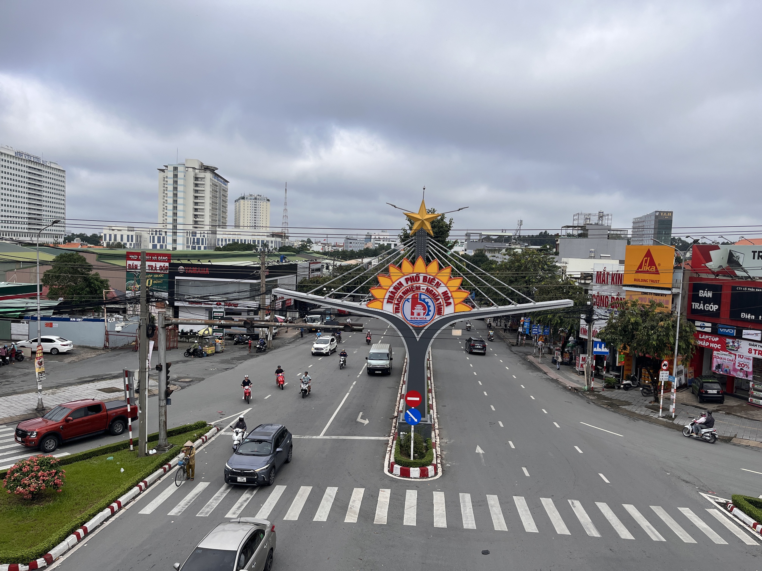 Cận cảnh 4 cổng ch&agrave;o hơn 11 tỉ đồng tại cửa ng&otilde; TP Bi&ecirc;n Ho&agrave; được nhiều người quan t&acirc;m- Ảnh 6.