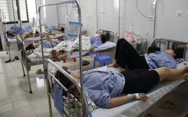 Sau liên hoan 20-10, hàng chục công nhân nhập viện cấp cứu