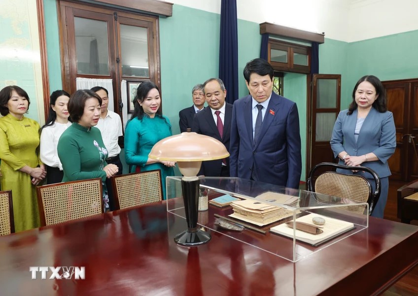 Tổng B&iacute; thư T&ocirc; L&acirc;m v&agrave; Chủ tịch nước Lương Cường b&agrave;n giao c&ocirc;ng t&aacute;c của Chủ tịch nước- Ảnh 9.