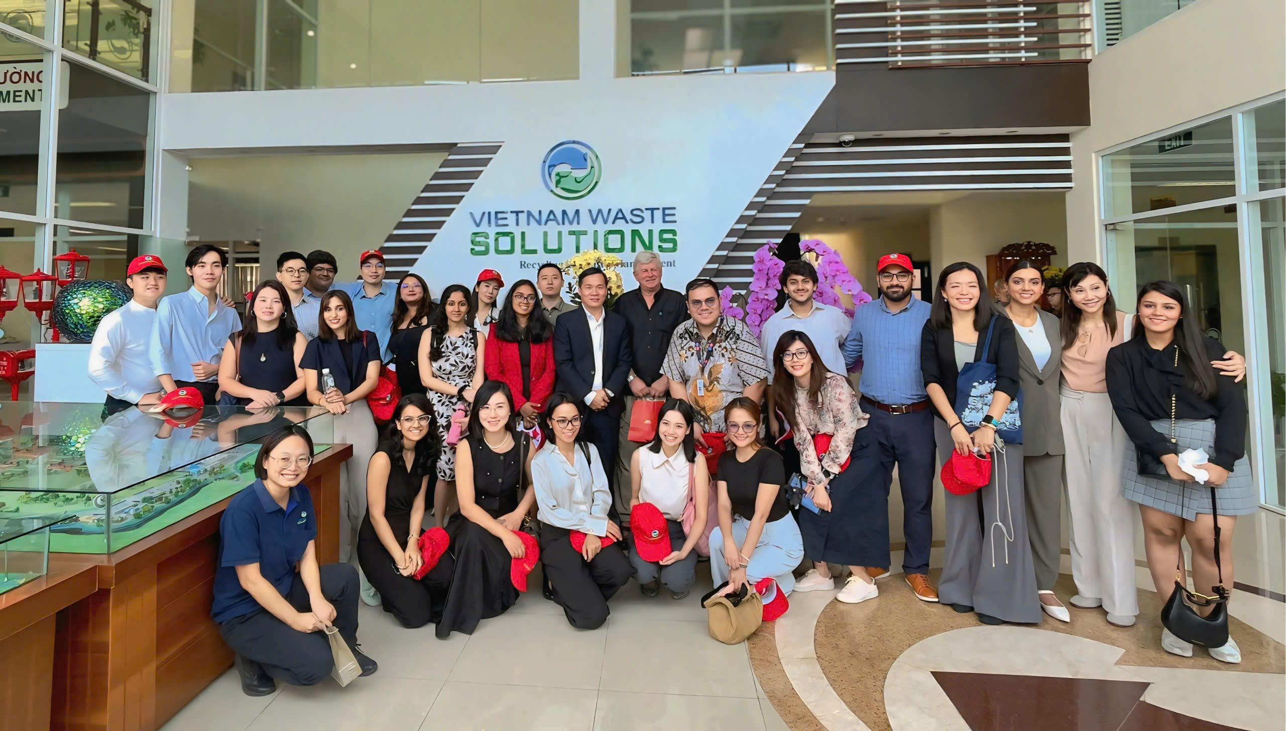 Đoàn sinh viên Trường Đại học Quản lý Singapore tham quan VWS- Ảnh 4.