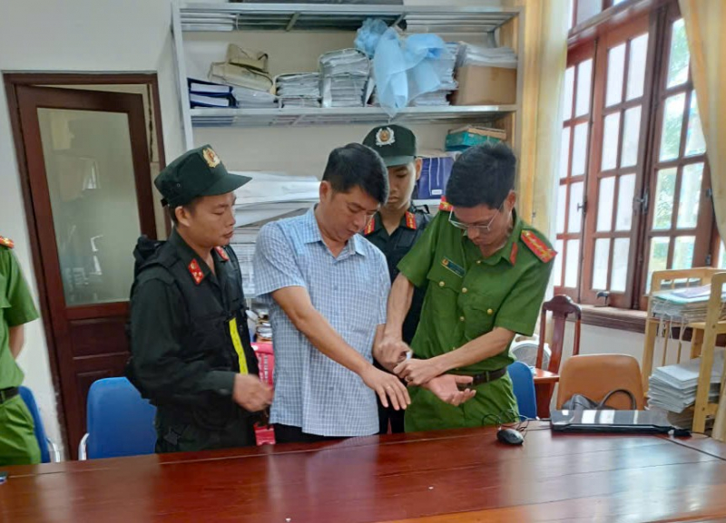 Bình Phước: Khởi tố, bắt giam một phó chủ tịch huyện và cấp dưới- Ảnh 3.