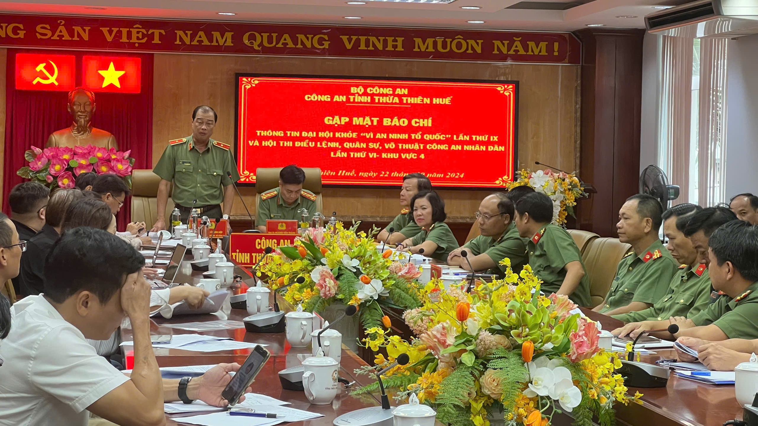 Nhiều người cố tình hiểu sai lệch hoạt động biểu diễn mô tô của công an- Ảnh 1.