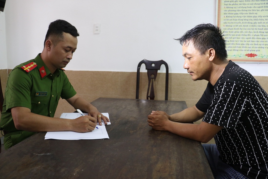 Lừa b&aacute;n tượng giả cổ h&igrave;nh Th&aacute;nh Giuse, Đức Mẹ - Ảnh 1.