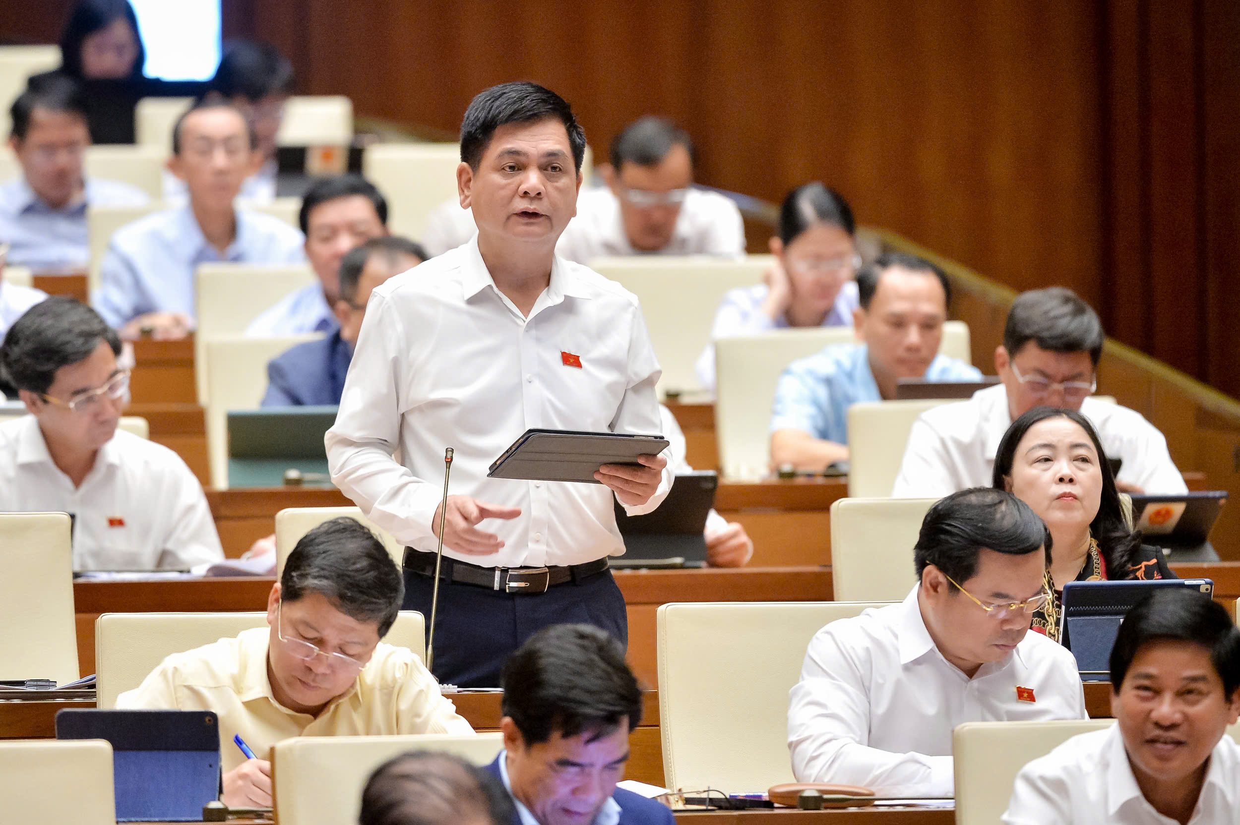 Đại biểu Quốc hội lo ngại nguy cơ "độc quyền thuốc tr&ecirc;n thị trường"- Ảnh 2.