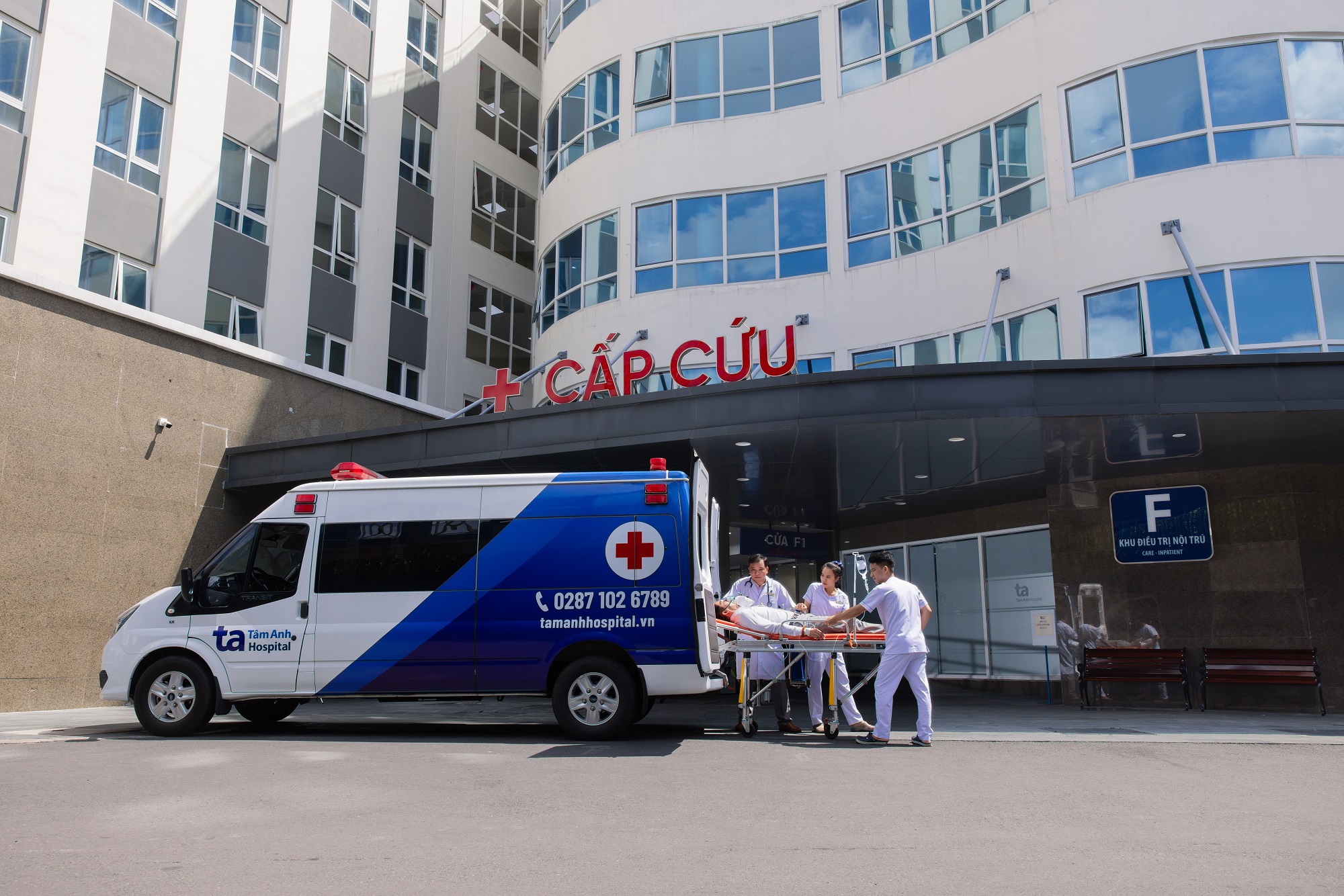Với những trường hợp cấp cứu, bệnh &aacute;n điện tử gi&uacute;p b&aacute;c sĩ thuận tiện hơn rất nhiều trong việc theo d&otilde;i tiền sử bệnh, đ&aacute;nh gi&aacute; t&igrave;nh trạng sức khỏe