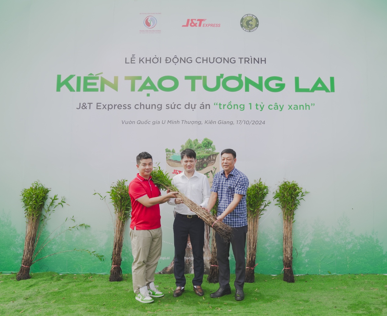 Hướng tới Net Zero, J&T Express chung sức kiến tạo tương lai c&ugrave;ng chương tr&igrave;nh &ldquo;Trồng 1 tỷ c&acirc;y xanh"- Ảnh 1.