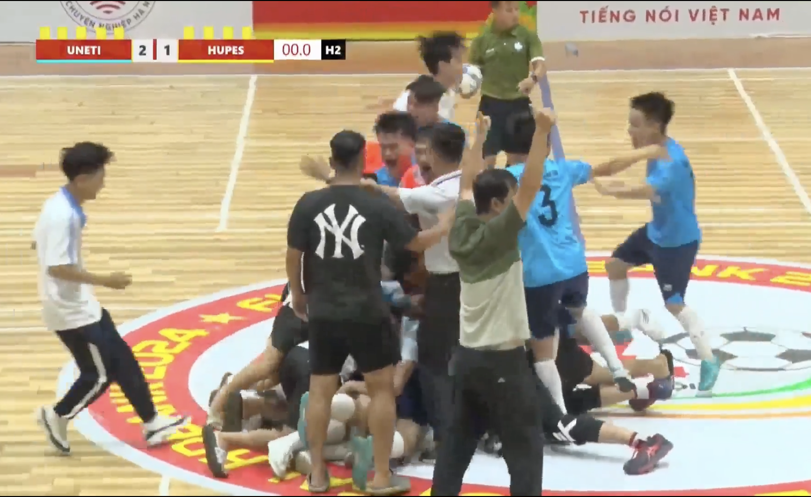 Giải futsal sinh vi&ecirc;n to&agrave;n quốc khu vực H&agrave; Nội t&igrave;m ra nh&agrave; v&ocirc; địch- Ảnh 1.