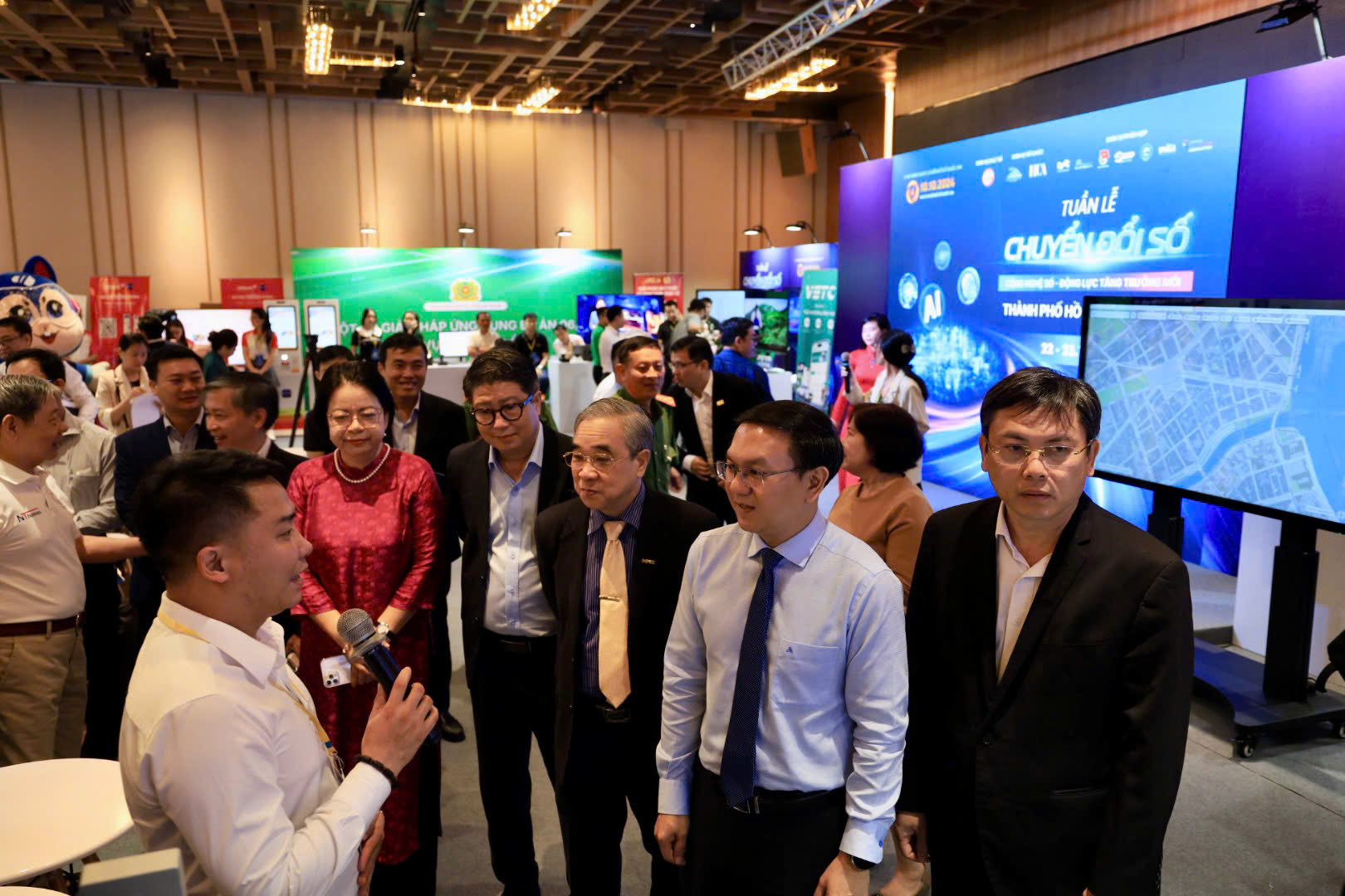 Năm 2025, TP HCM l&agrave; 1 trong 5 địa phương đứng đầu ch&iacute;nh phủ số- Ảnh 1.