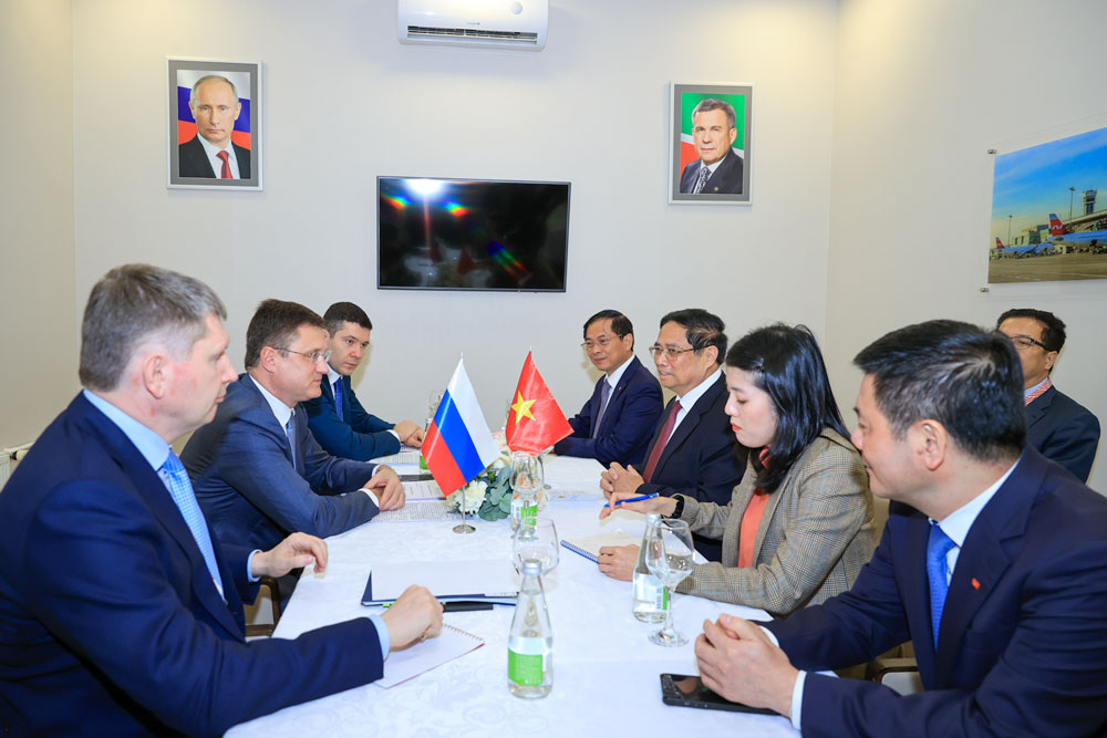 Thủ tướng Phạm Minh Chính tiếp Phó Thủ tướng Nga Alexander Novak. Ảnh: VGP