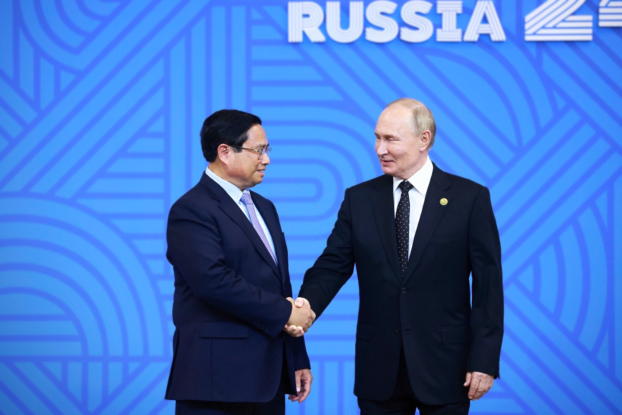 Tổng thống Nga Putin đ&oacute;n Thủ tướng Phạm Minh Ch&iacute;nh dự Hội nghị BRICS mở rộng- Ảnh 1.
