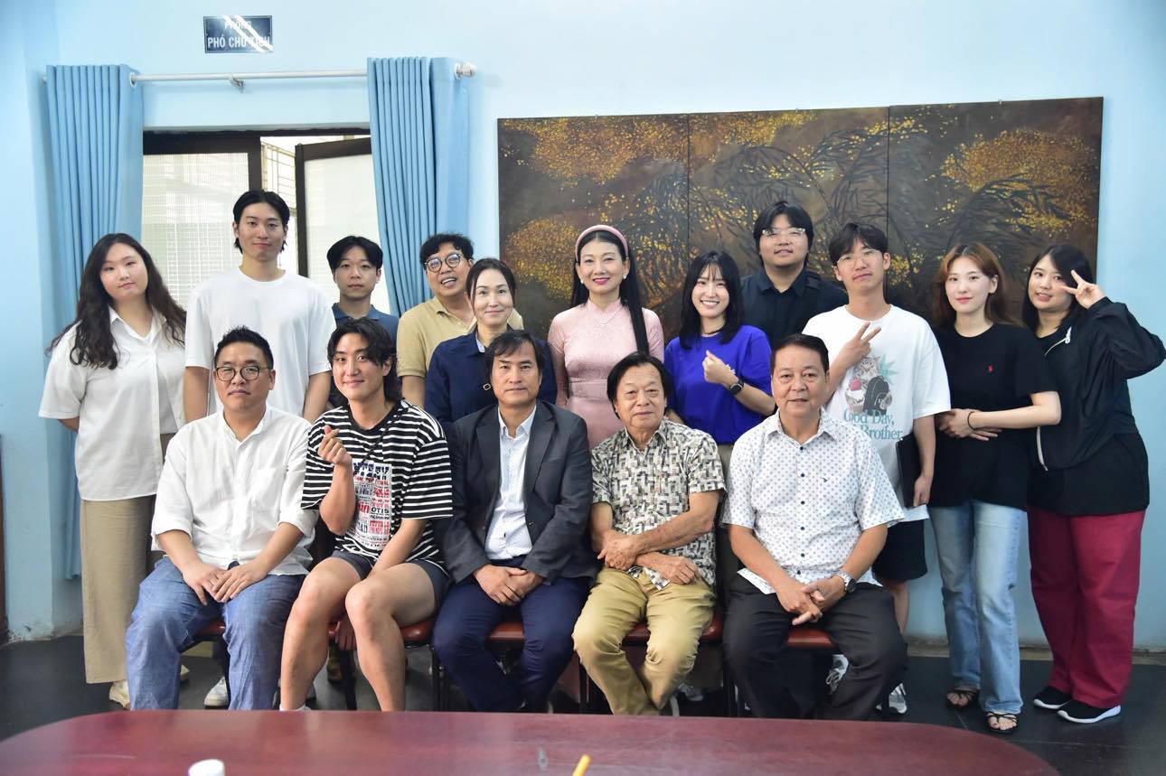 Nghệ sĩ Hiệp hội S&acirc;n khấu Busan (H&agrave;n Quốc) giao lưu với Nh&agrave; h&aacute;t Kịch S&acirc;n khấu nhỏ TP HCM- Ảnh 3.
