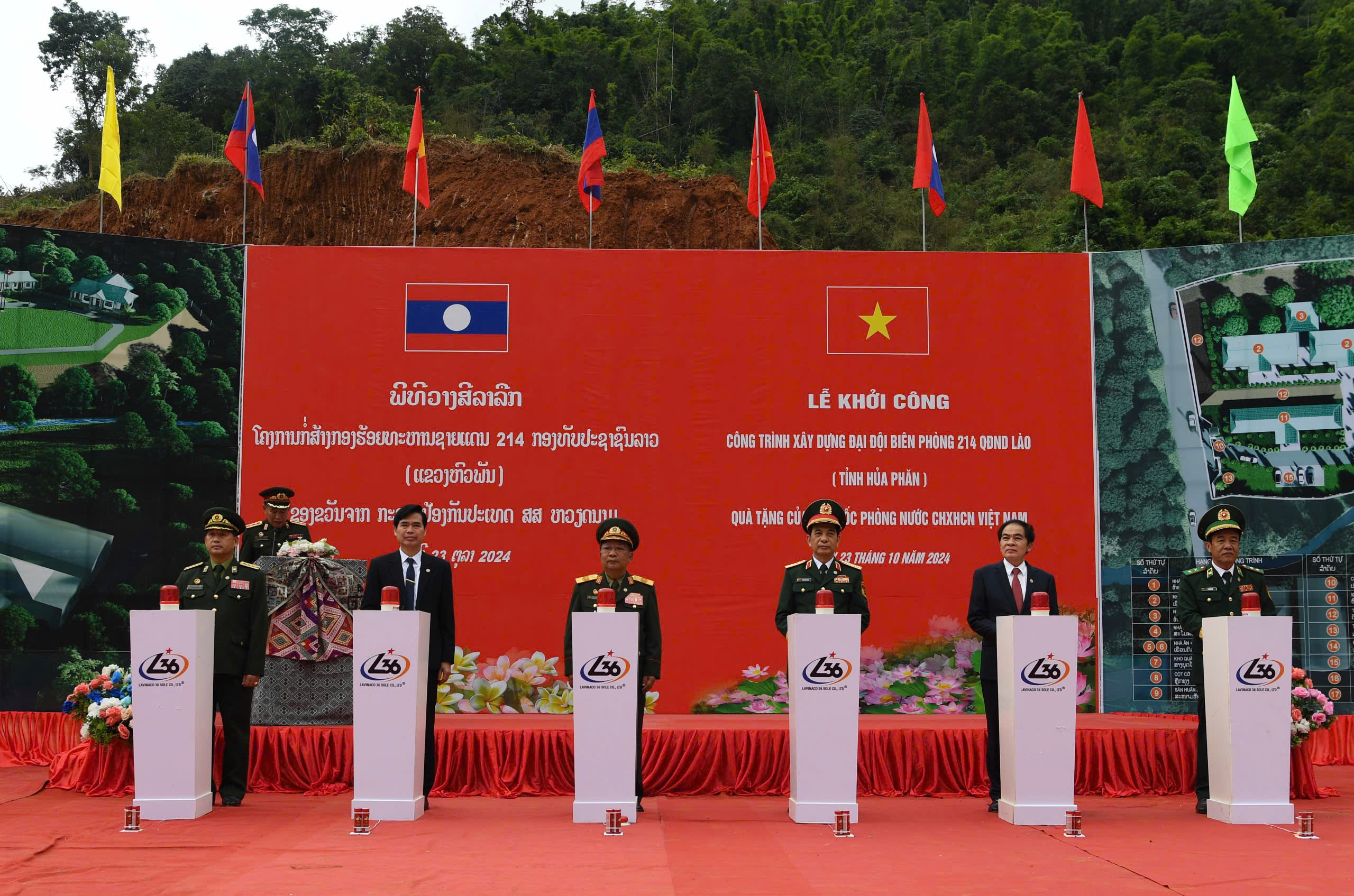 Hai Bộ trưởng Quốc phòng Việt Nam và Lào tô son cột mốc biên giới- Ảnh 6.
