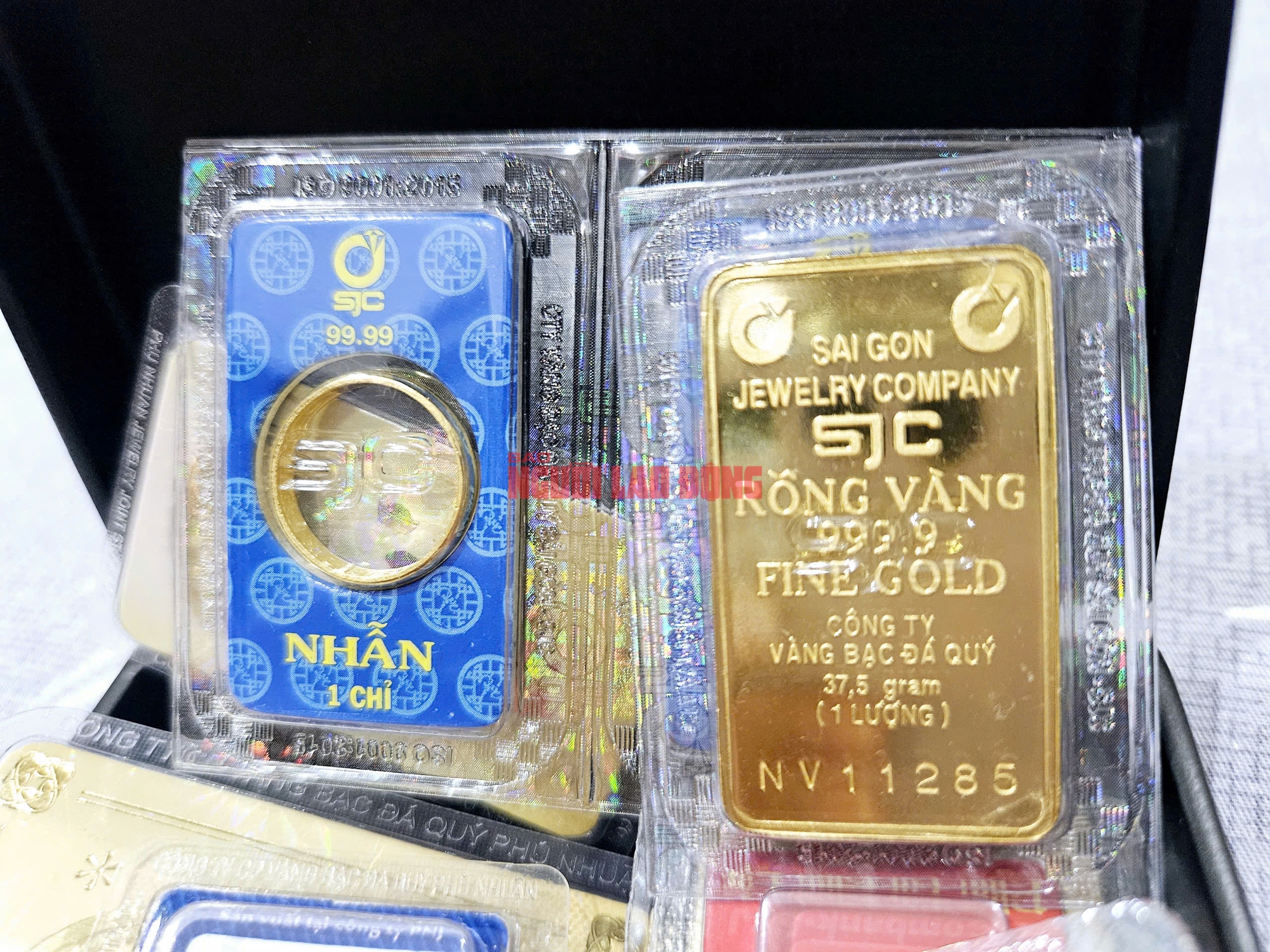 Tối 23-10, gi&aacute; v&agrave;ng nhẫn 99,99 lập kỷ lục, bất ngờ bằng v&agrave;ng miếng SJC- Ảnh 1.