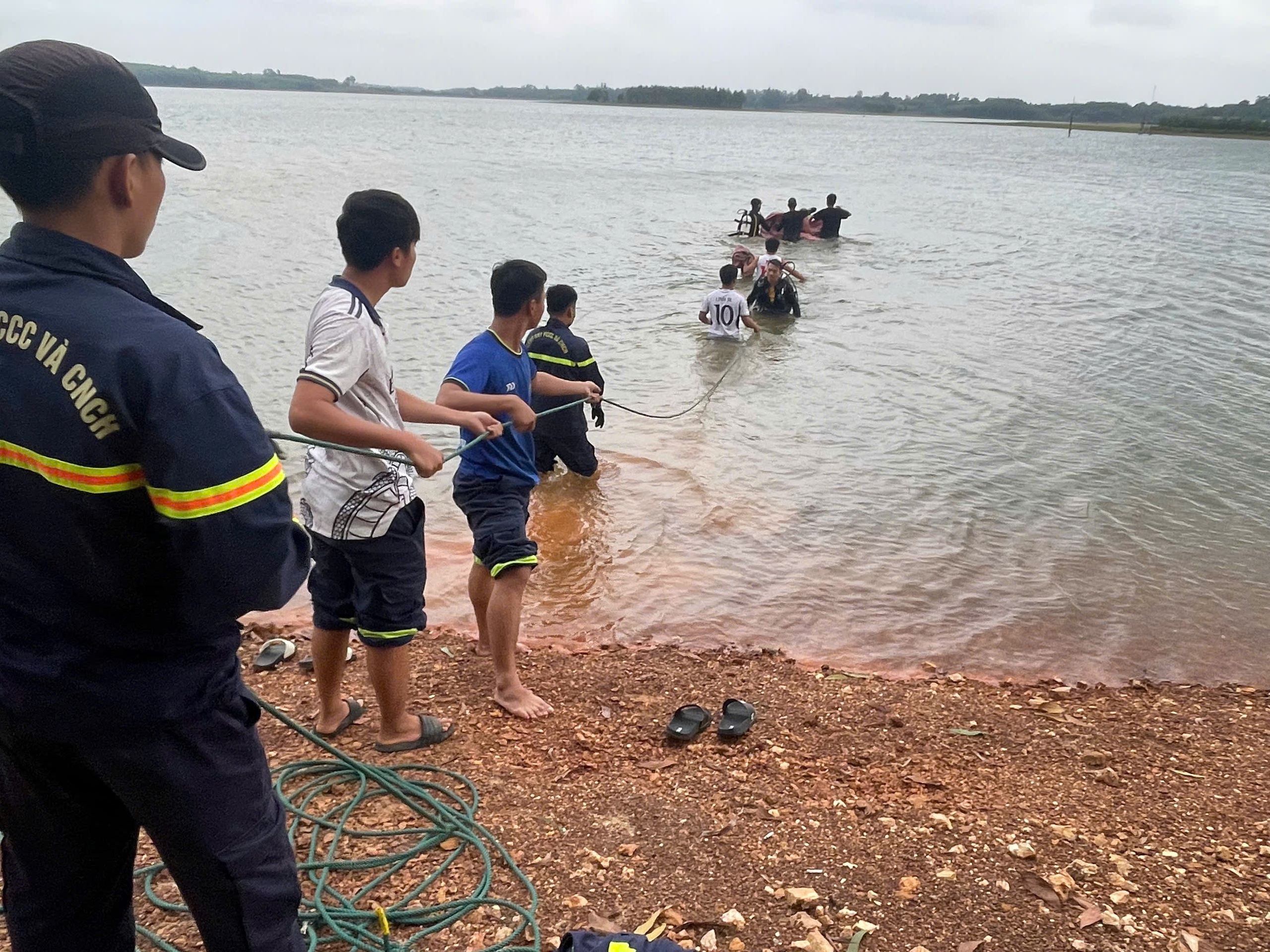 Nỗi đau tại hồ H&agrave; Thượng: Nam sinh lớp 8 tử vong thương t&acirc;m- Ảnh 1.