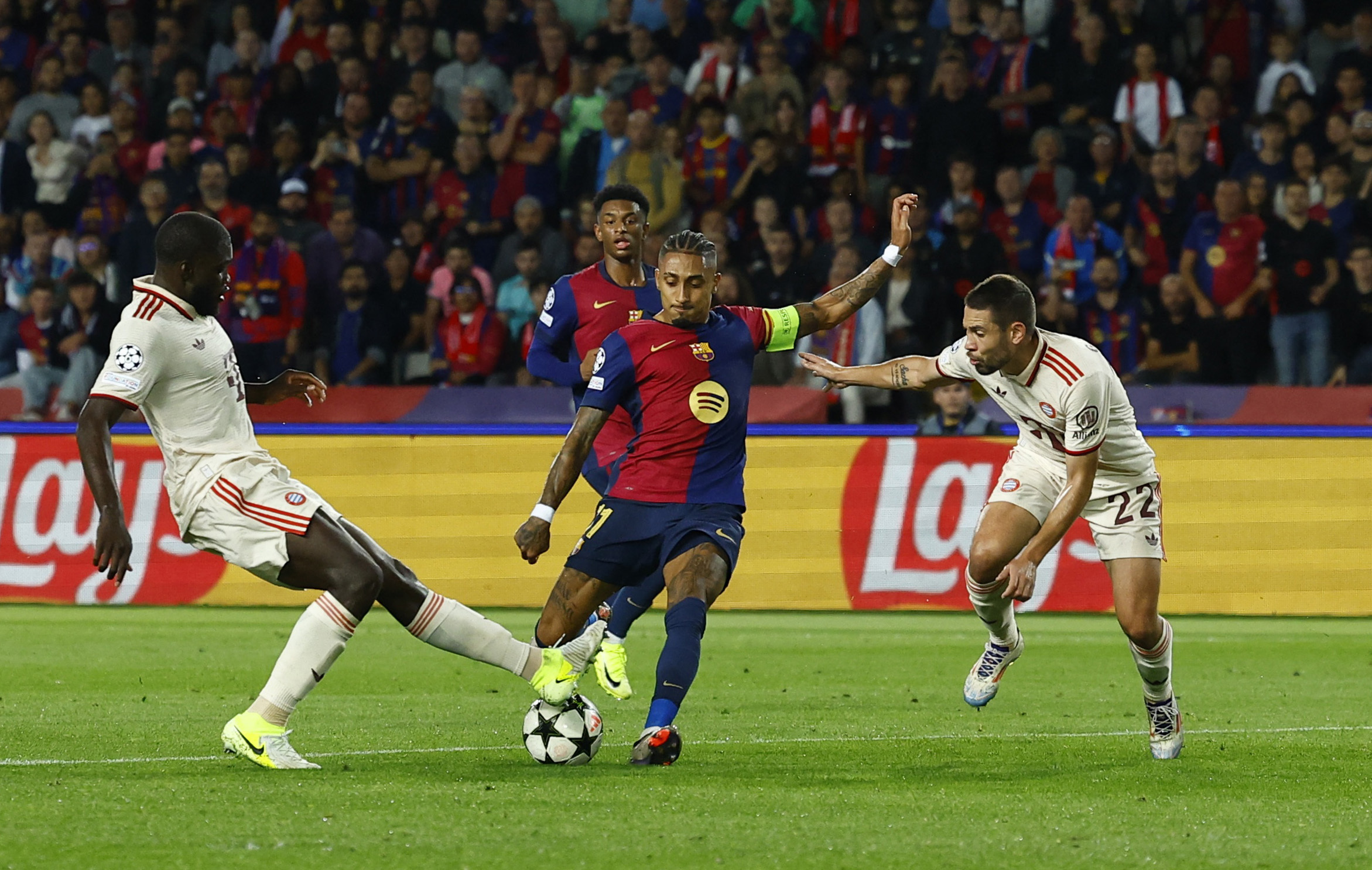 Rafinha tỏa sáng với hat-trick, Barcelona đè bẹp Bayern Munich- Ảnh 2.