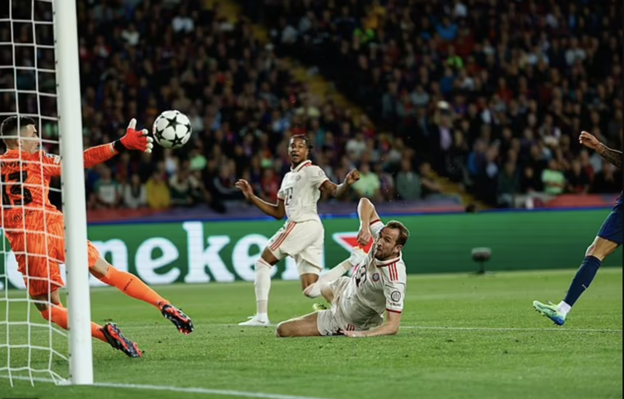 Rafinha tỏa sáng với hat-trick, Barcelona đè bẹp Bayern Munich- Ảnh 3.
