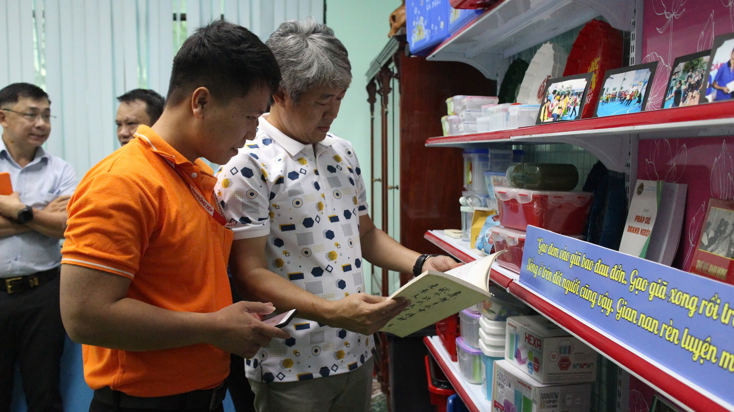 Xây dựng Không gian Văn hóa Hồ Chí Minh bằng 3 thứ tiếng- Ảnh 1.
