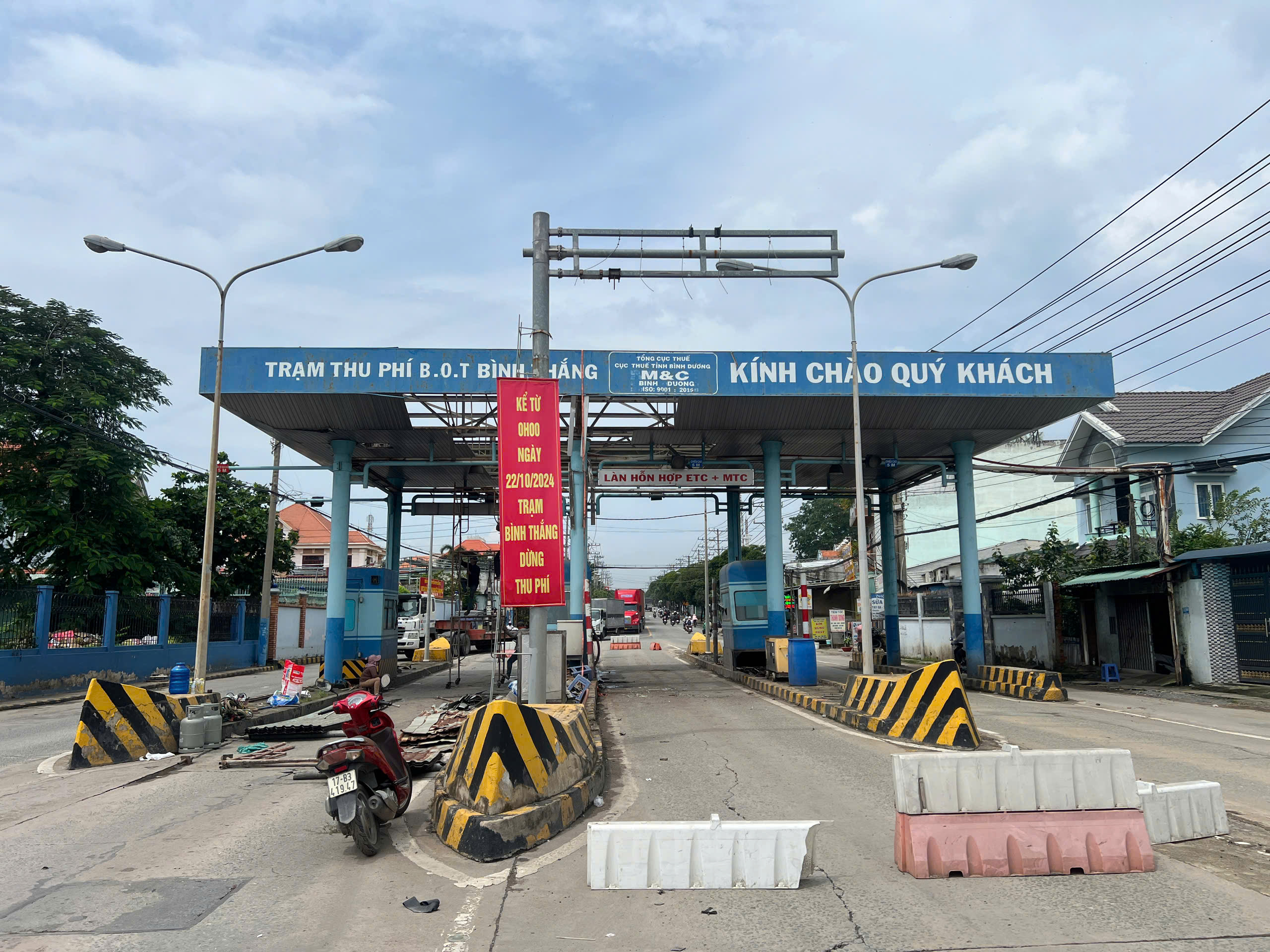 Th&aacute;o dỡ một trạm thu ph&iacute; BOT ở B&igrave;nh Dương- Ảnh 1.