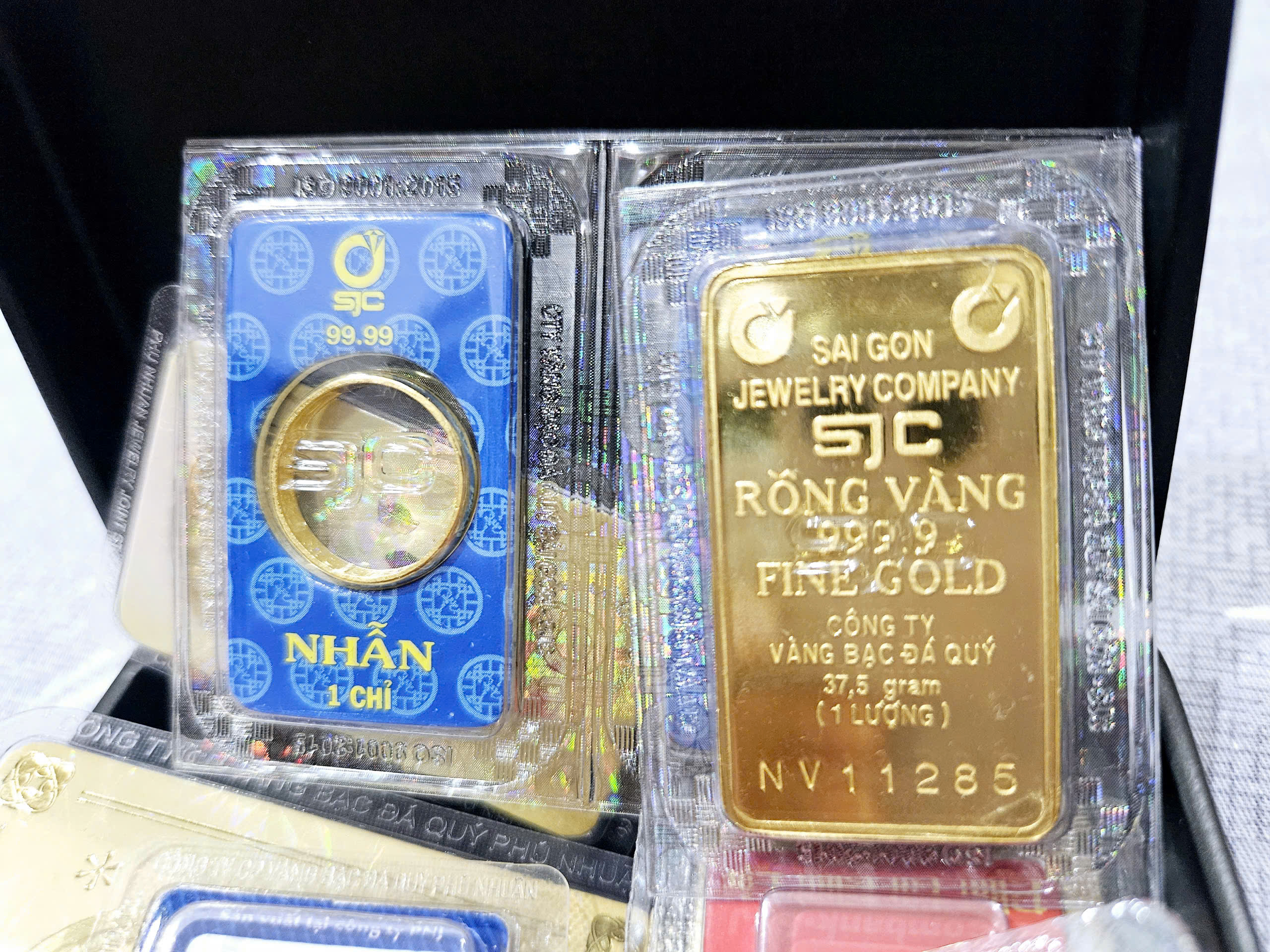 Vàng nhẫn 99,99 tăng giá dữ dội, vọt lên ngang bằng vàng miếng SJC- Ảnh 1.