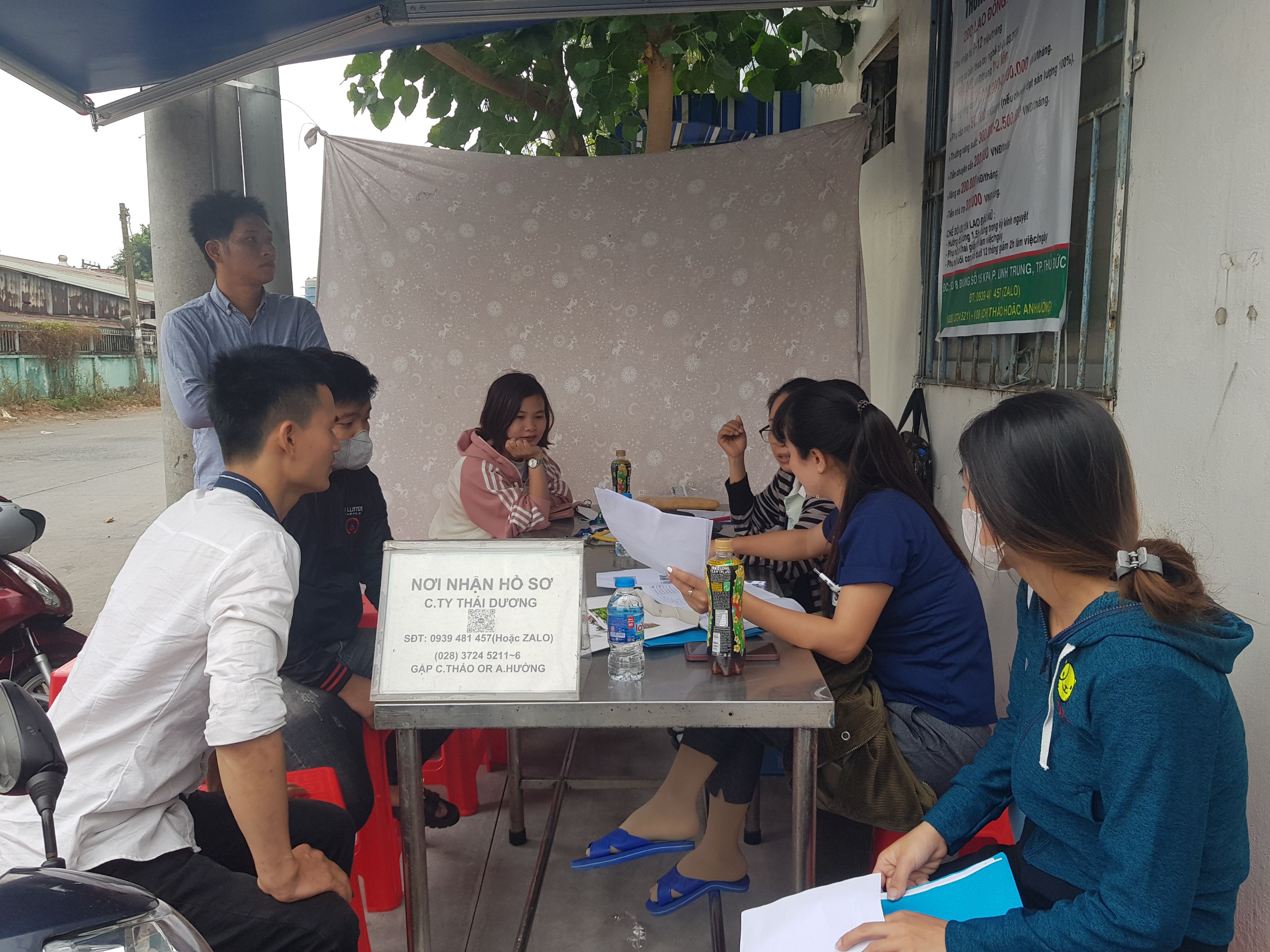 C&ocirc;ng nh&acirc;n &ldquo;n&eacute;&rdquo; hợp đồng, doanh nghiệp kh&ocirc;ng tuyển được người- Ảnh 1.