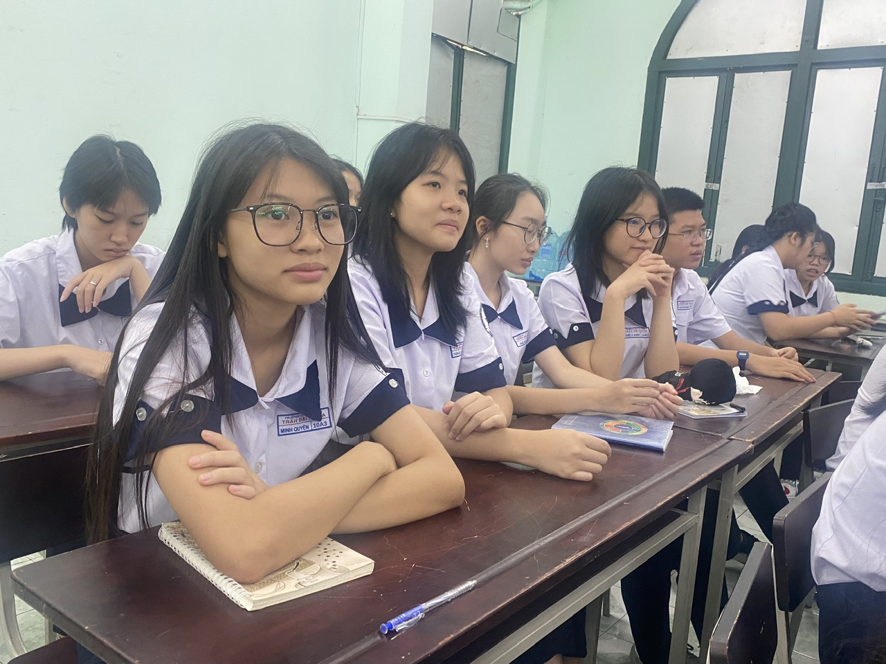 Tiết học văn "b&ugrave;ng nổ" của kh&oacute;a học sinh đầu ti&ecirc;n Trường THCS-THPT Trần Đại Nghĩa- Ảnh 3.