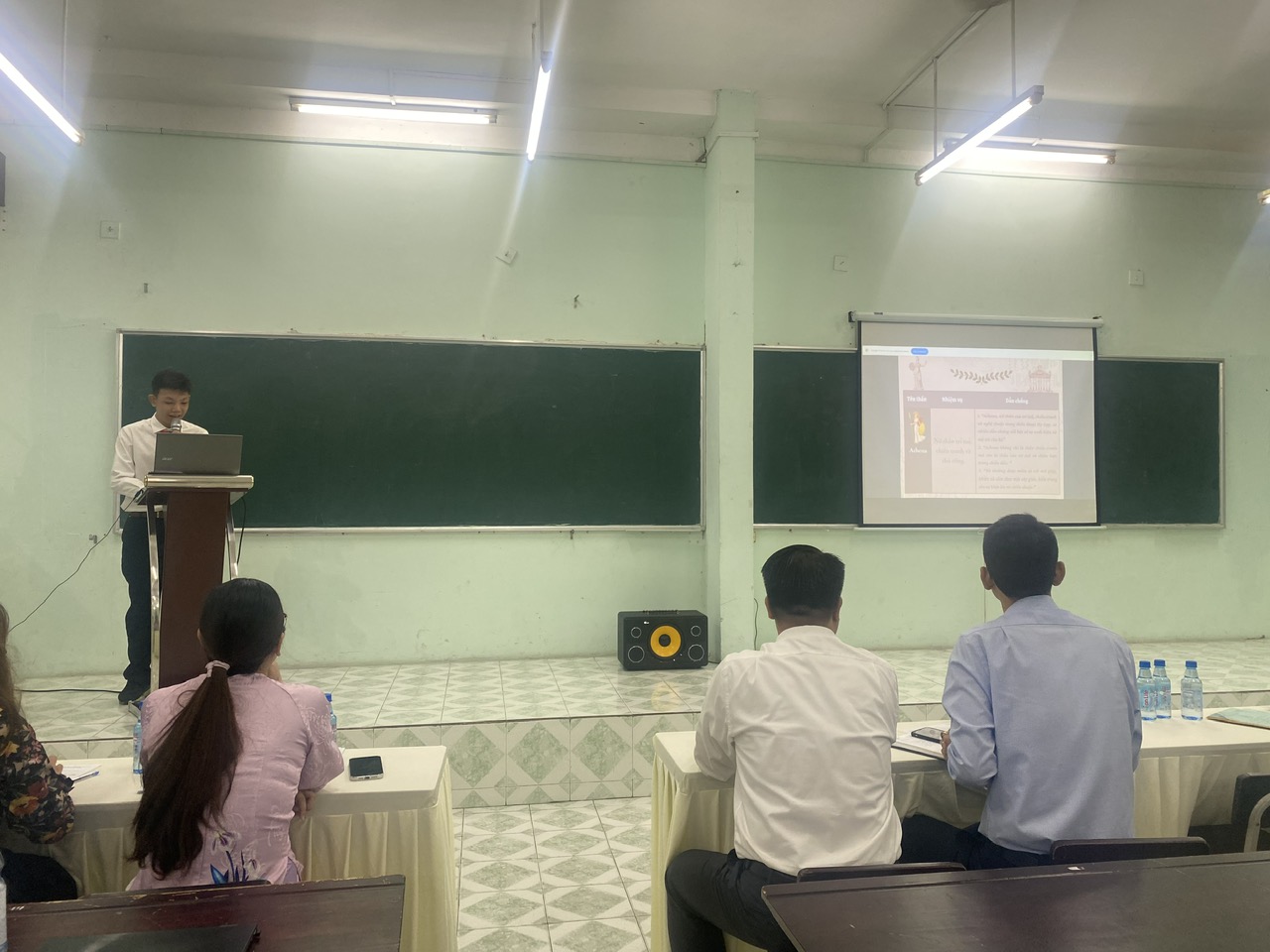 Tiết học văn "b&ugrave;ng nổ" của kh&oacute;a học sinh đầu ti&ecirc;n Trường THCS-THPT Trần Đại Nghĩa- Ảnh 2.
