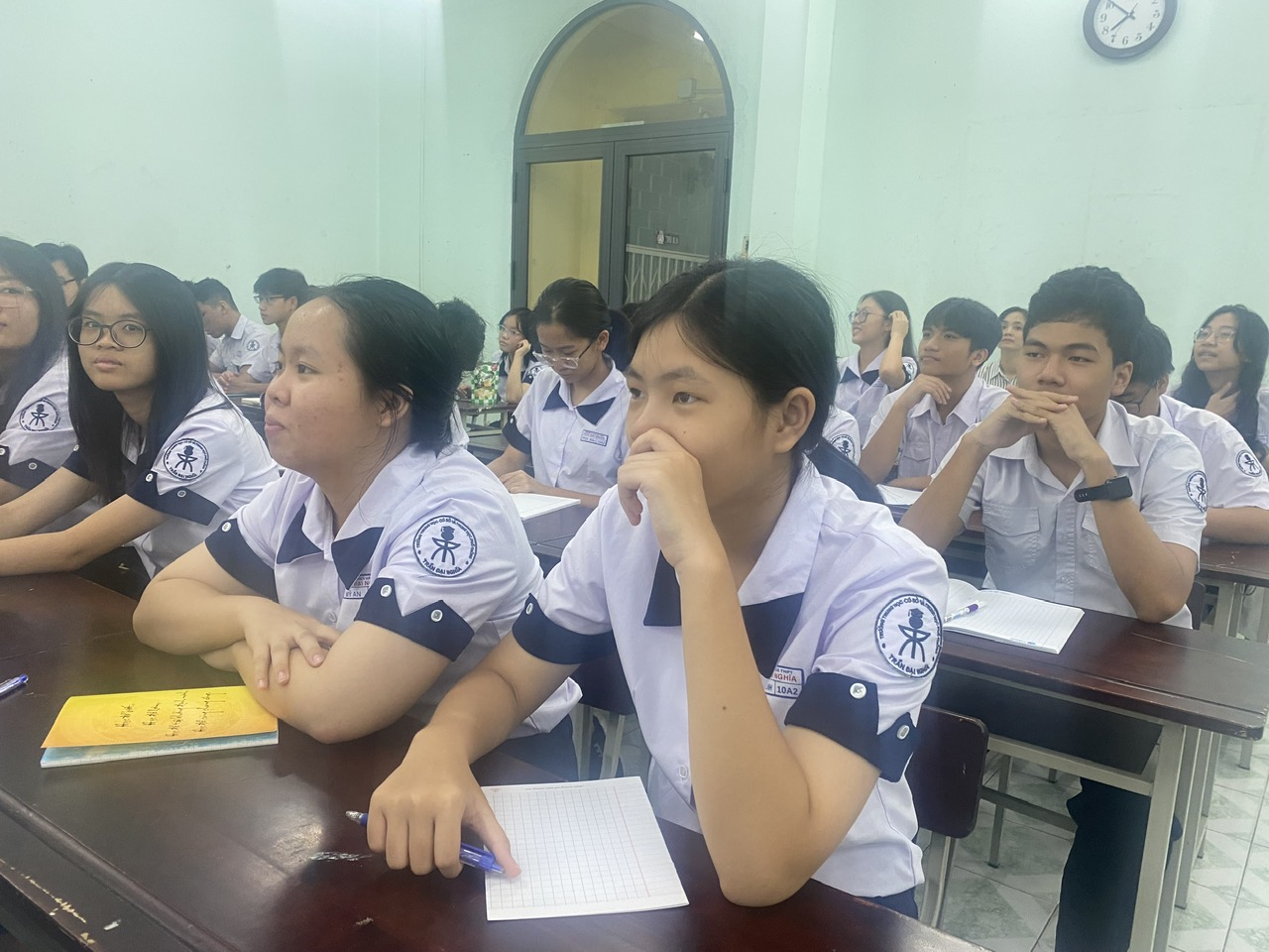 Tiết học văn "b&ugrave;ng nổ" của kh&oacute;a học sinh đầu ti&ecirc;n Trường THCS-THPT Trần Đại Nghĩa- Ảnh 4.