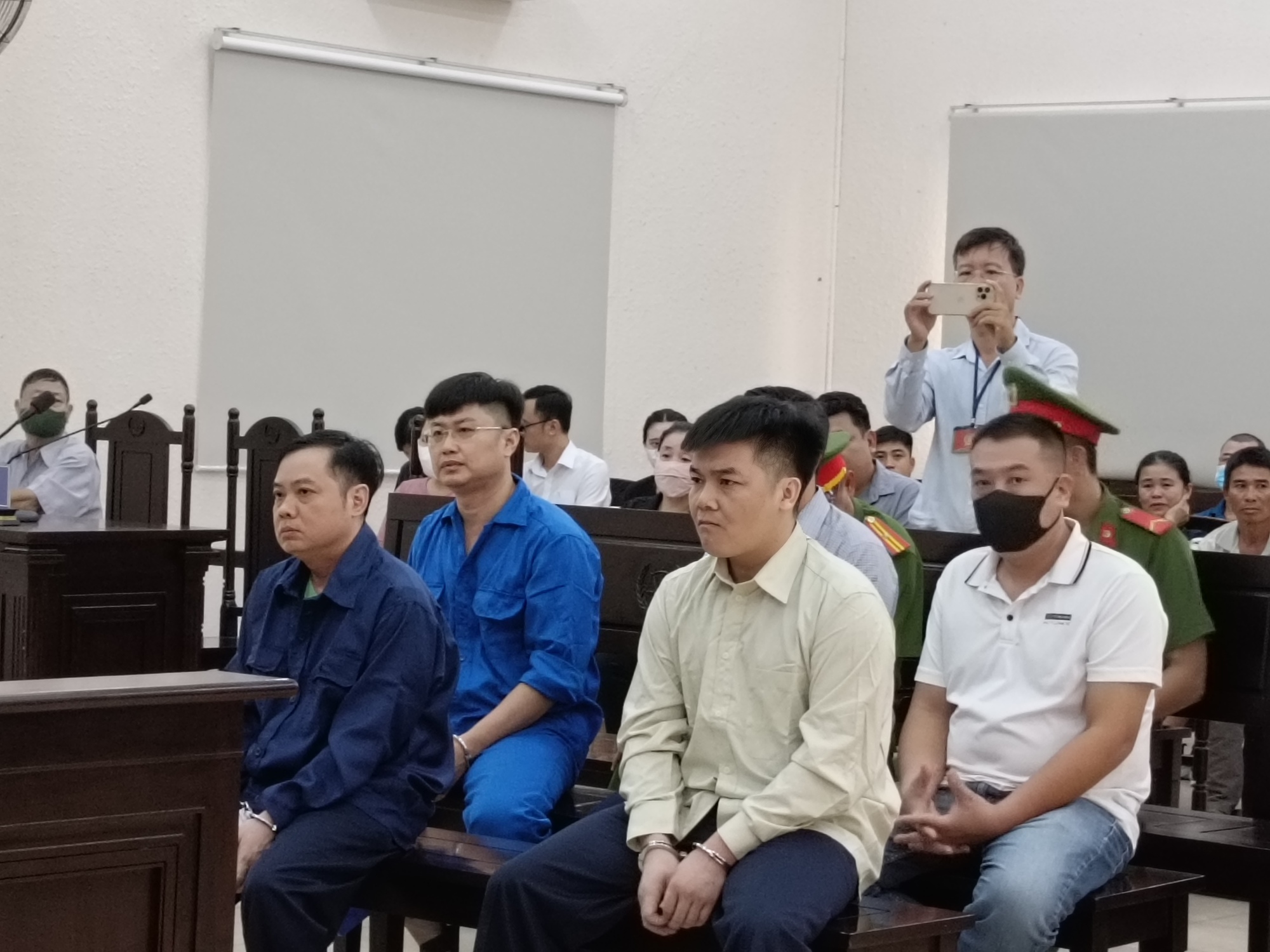 H&igrave;nh ảnh x&eacute;t xử vụ &aacute;n ch&aacute;y qu&aacute;n karaoke An Ph&uacute; khiến 32 người chết- Ảnh 3.