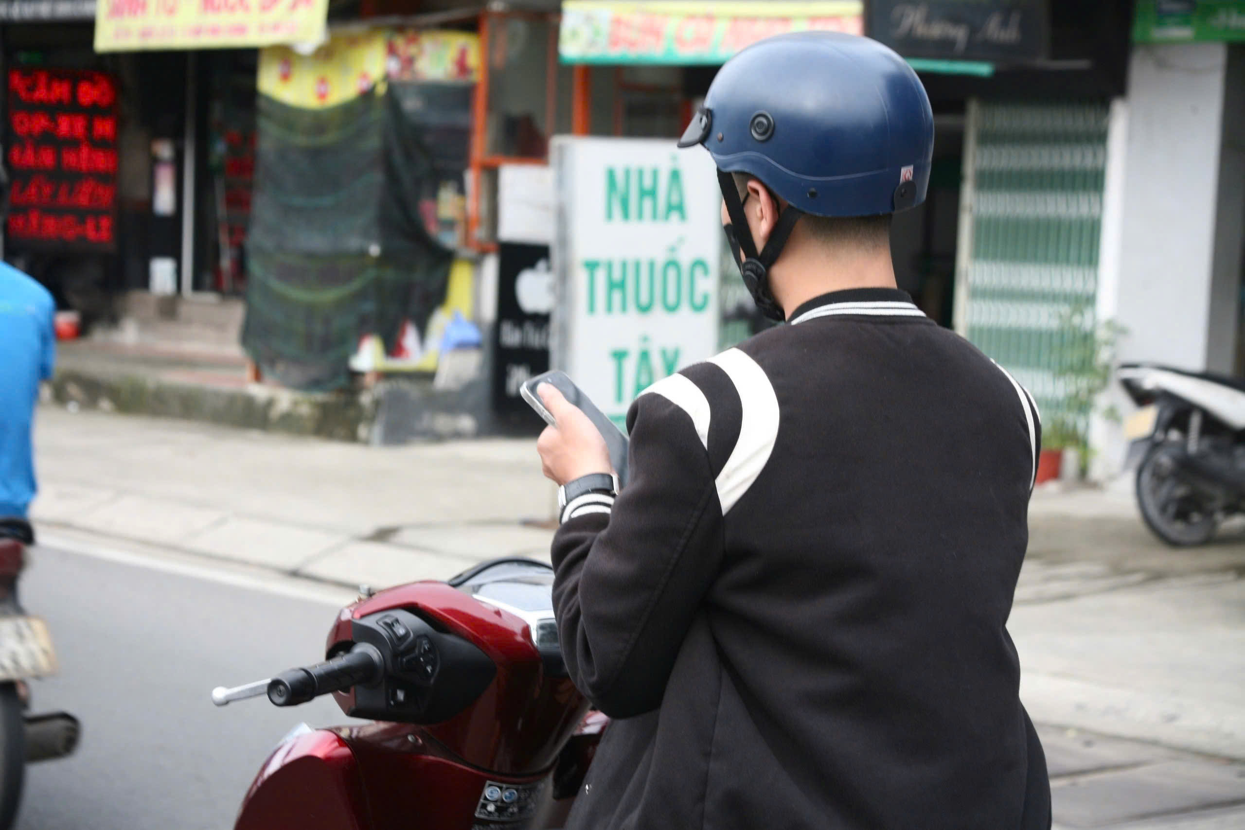 TP HCM: Xe máy, ô tô "làm mưa làm gió" trên đường phố- Ảnh 10.