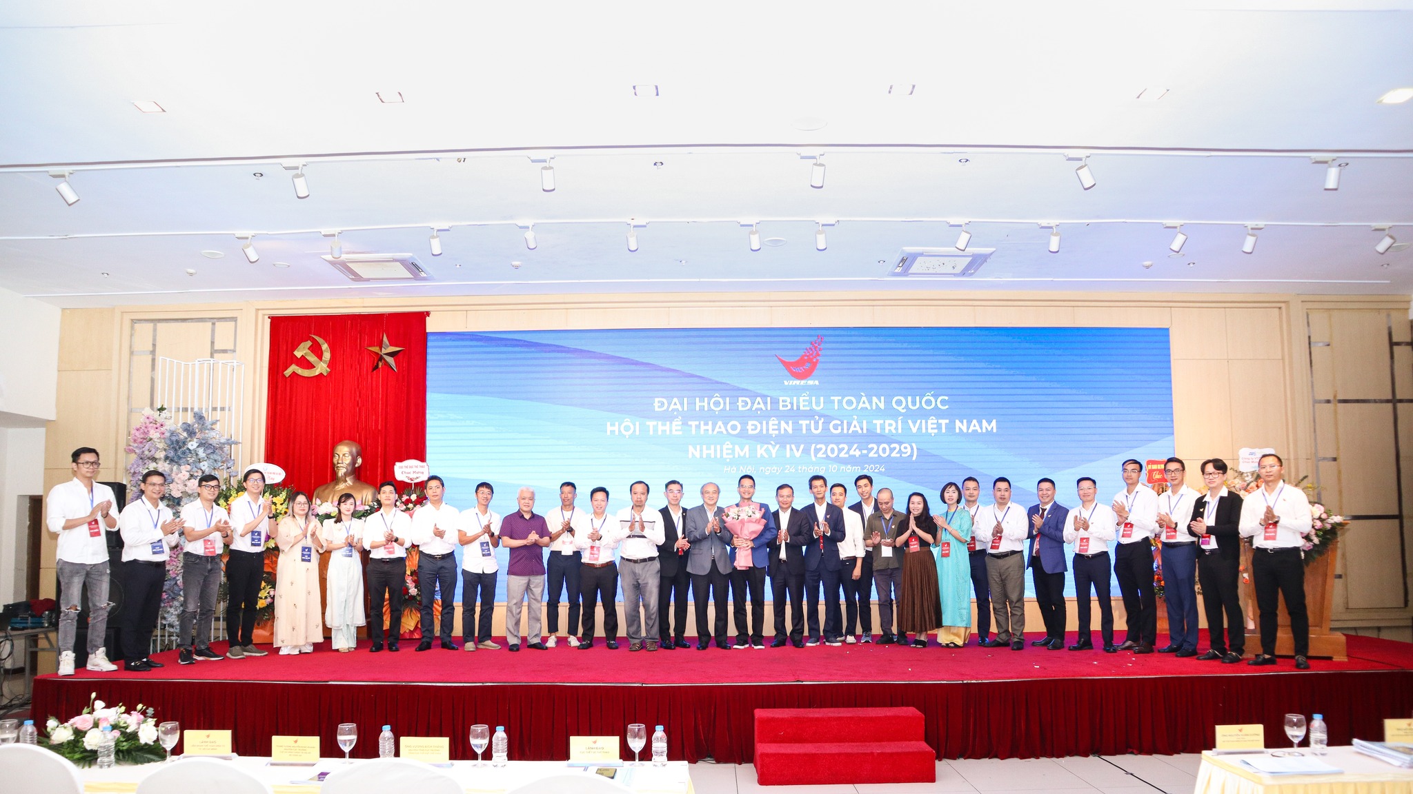 Cựu tuyển thủ Sofm l&agrave;m Ủy vi&ecirc;n BCH VIRESA, &ocirc;ng Việt H&ugrave;ng đắc cử Chủ tịch - Ảnh 2.