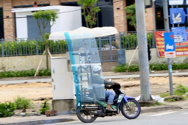 TP HCM: Xe máy, ô tô "làm mưa làm gió" trên đường phố- Ảnh 14.