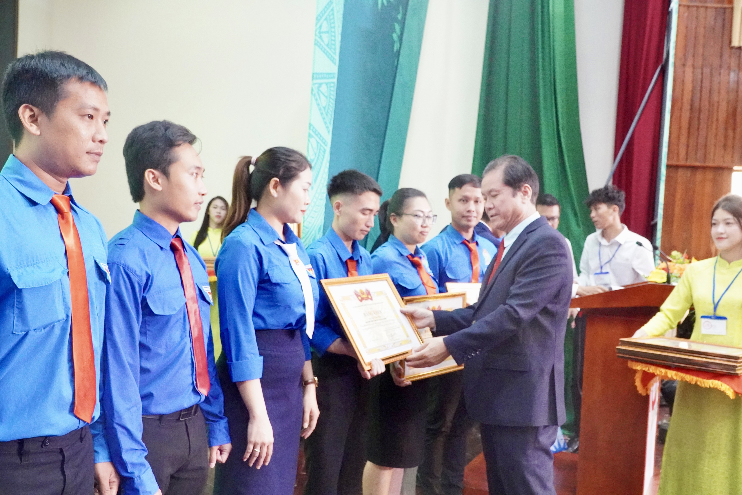 Tuy&ecirc;n dương thanh ni&ecirc;n ti&ecirc;u biểu ng&agrave;nh cao su l&agrave;m theo lời B&aacute;c- Ảnh 3.